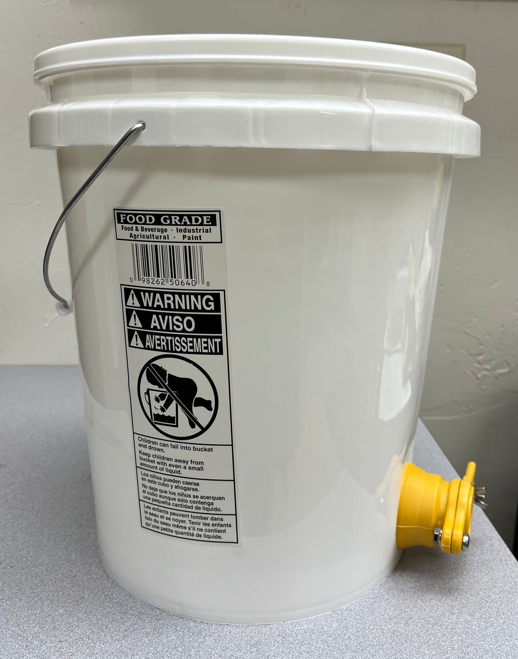 5 Gallon Pail with Standard Lid and Gate Spout